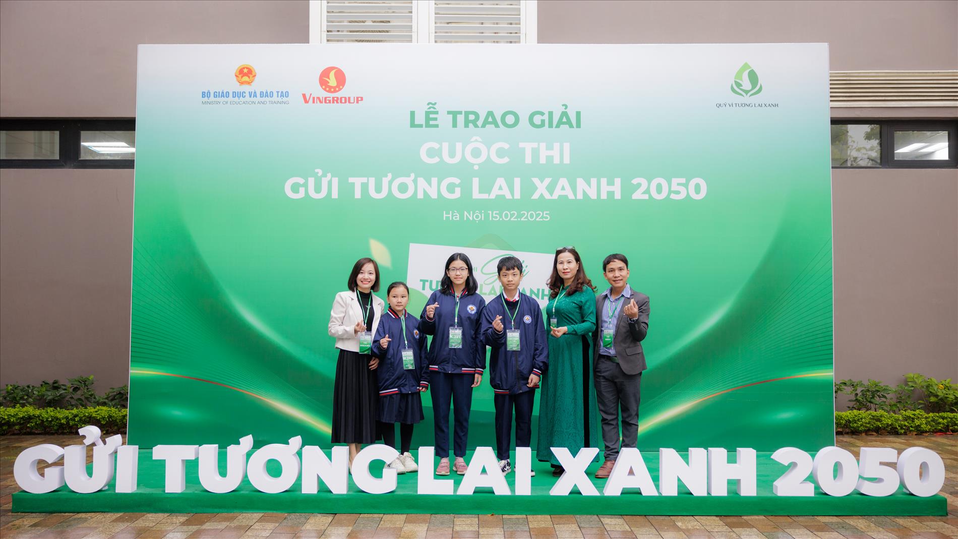 Hành trình đầy cảm xúc để ghi tên mình tại vòng chung kết  Quốc gia cuộc thi "Gửi Tương Lai Xanh 2050" mùa 1 của học sinh trường THCS Hoàng Hoa Thám.