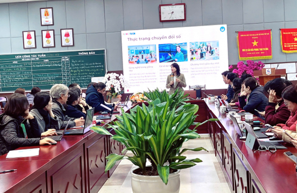 Trường THCS Hoàng Hoa Thám tham dự buổi tập huấn ứng dụng AI trong công tác qutản lý giáo dục