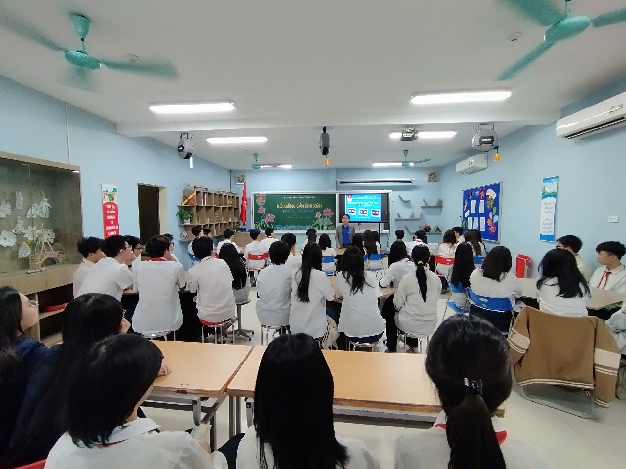 Trường THCS Hoàng Hoa Thám tổ chức lớp bồi dưỡng cảm tình Đoàn lan tỏa tinh thần tiên phong mang khát vọng thanh niên trong kỷ nguyên vươn mình cùng dân tộc