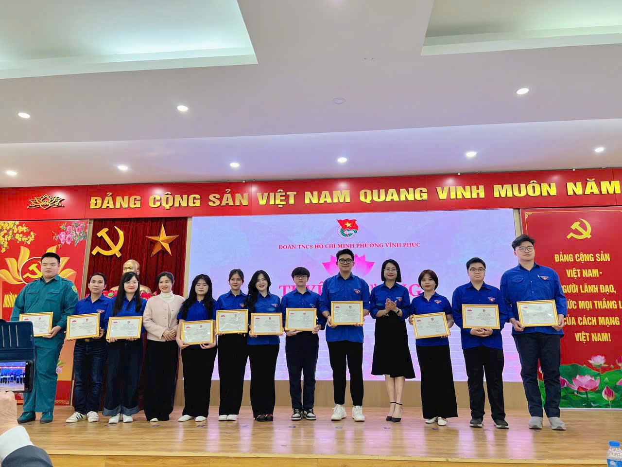 Thầy giáo Bùi Ngọc Đạo, giáo viên trường THCS Hoàng Hoa Thám, là một tấm gương sáng trong việc học tập và làm theo tư tưởng, đạo đức, phong cách Hồ Chí Minh.