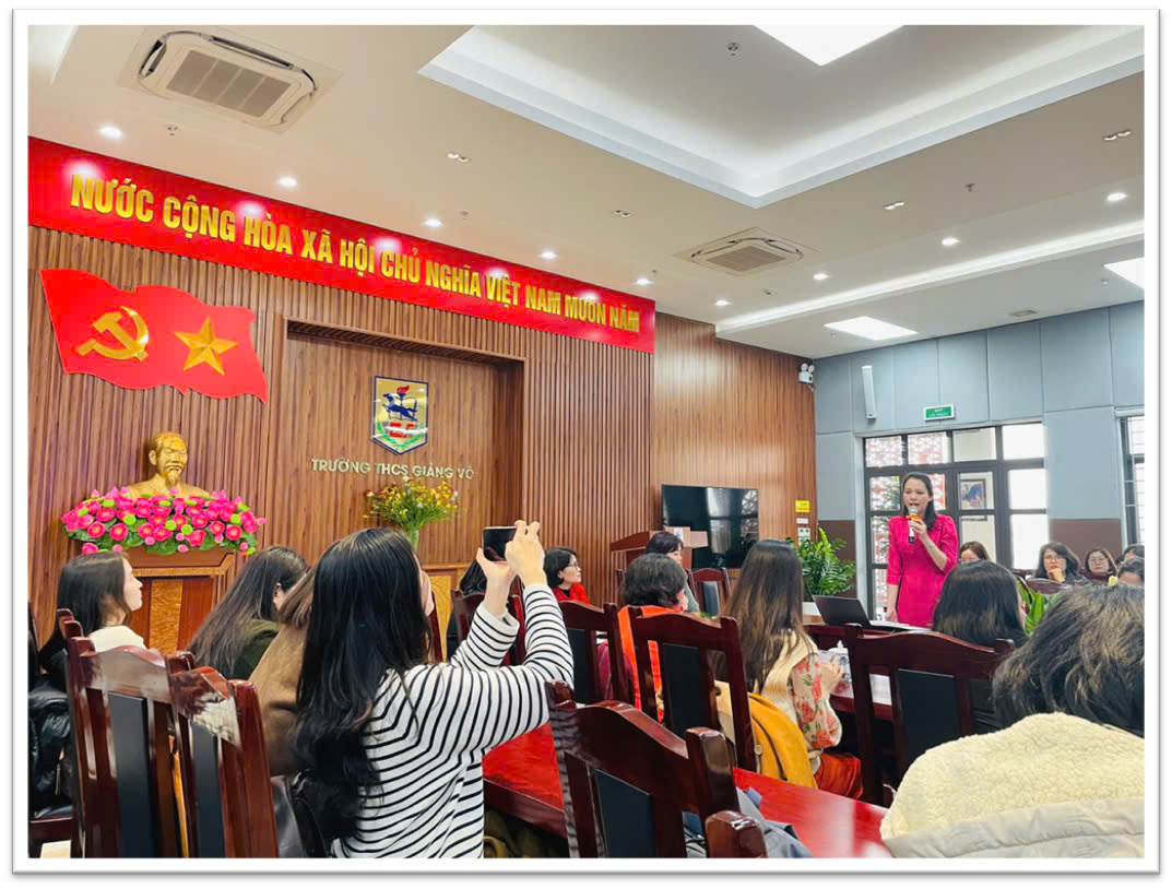 Nhóm văn 9 tích cực tham dự tiết chuyên đề