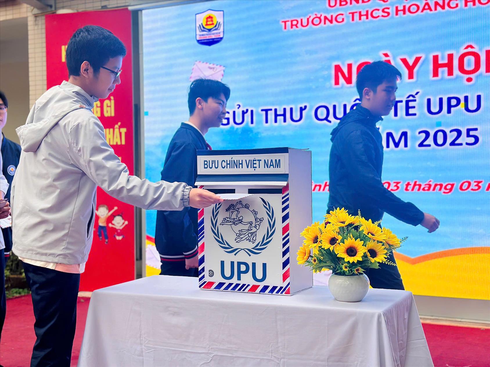 Lớp 9A1 hưởng ứng cuộc thi viết thư quốc tế UPU lần thứ 54 năm 2025