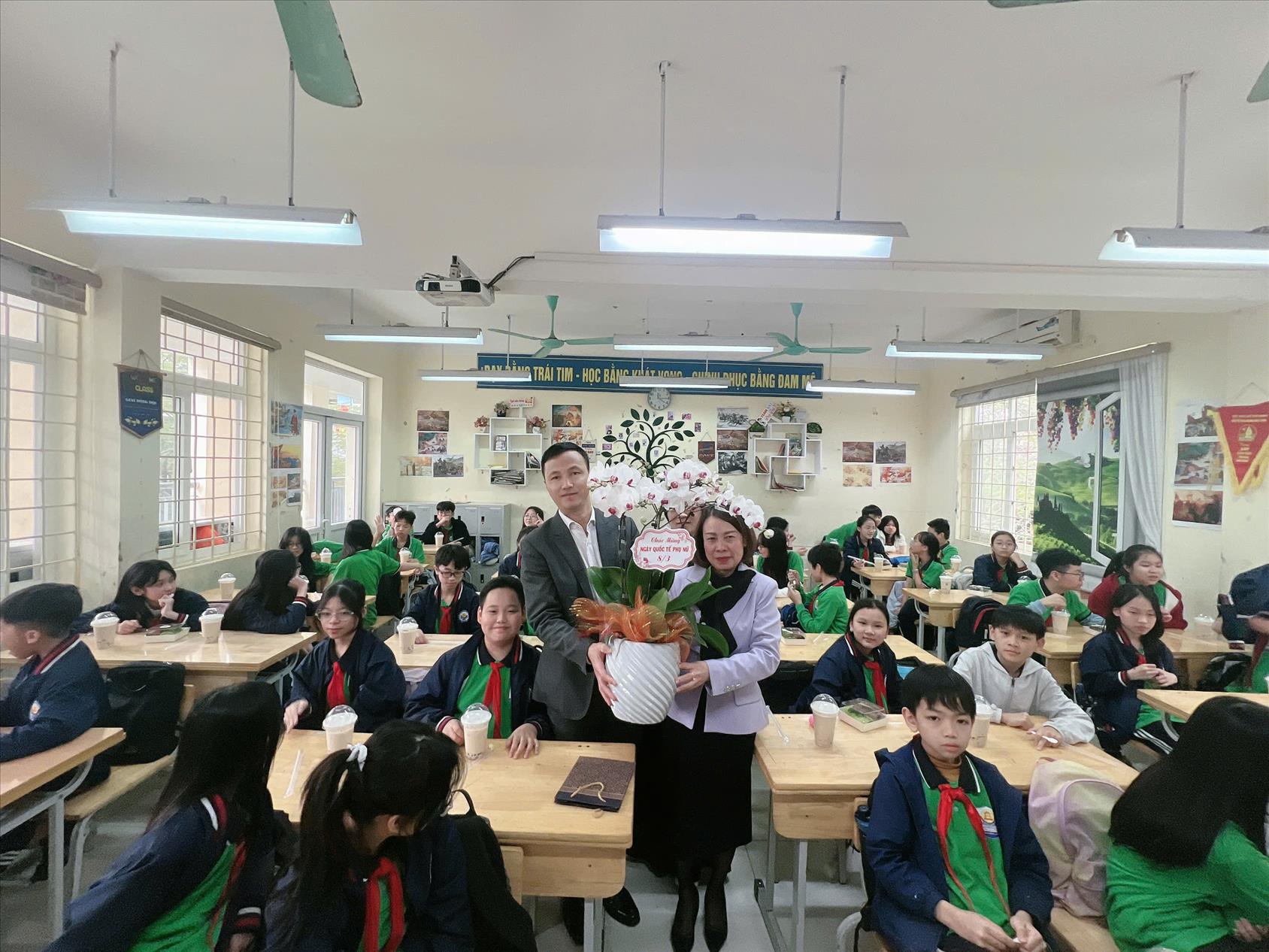 Hoạt động trải nghiệm 8/3/2025 – ghi dấu kỷ niệm tuổi học trò của lớp 6A1 thân yêu!