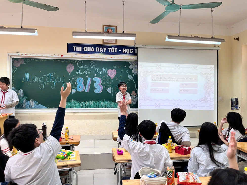 Lớp 7A4 chào mừng ngày Quốc tế phụ nữ 8/3