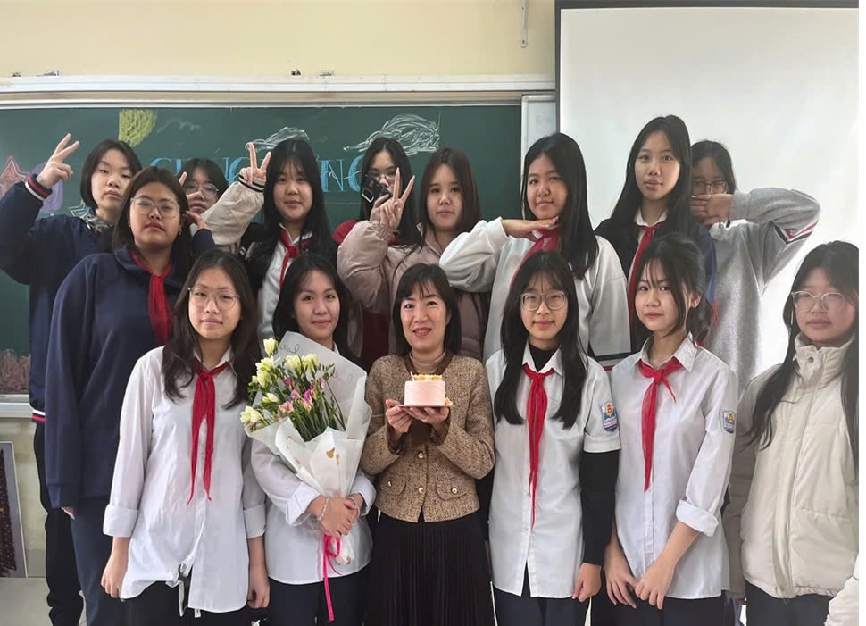 9A3 rực rỡ chào mừng ngày Quốc tế phụ nữ 8/3 🌸