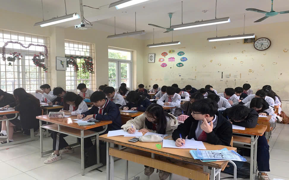 Lớp 9A3 chăm chỉ ôn tập chuẩn bị cho kì thi giữ HK2