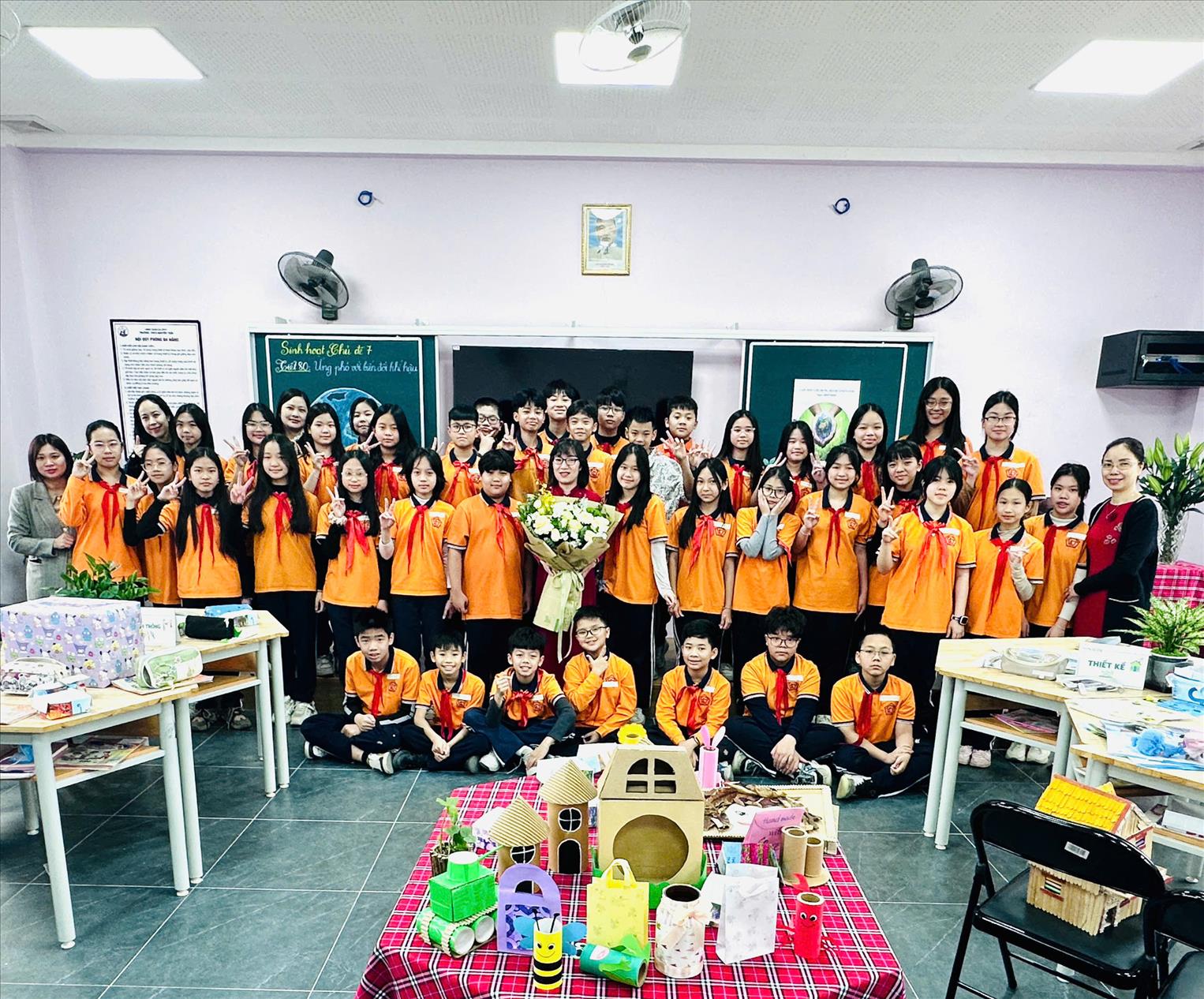 Trường THCS Hoàng Hoa Thám chúc mừng ba Cô giáo đạt giải trong hội thi GVG năm học 2024-2025