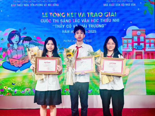 Học sinh trường THCS Hoàng Hoa Thám xuất sắc giành 03 giải thưởng tại cuộc thi viết “Thầy cô và mái trường” do báo Thiếu niên Tiền phong và Nhi đồng tổ chức