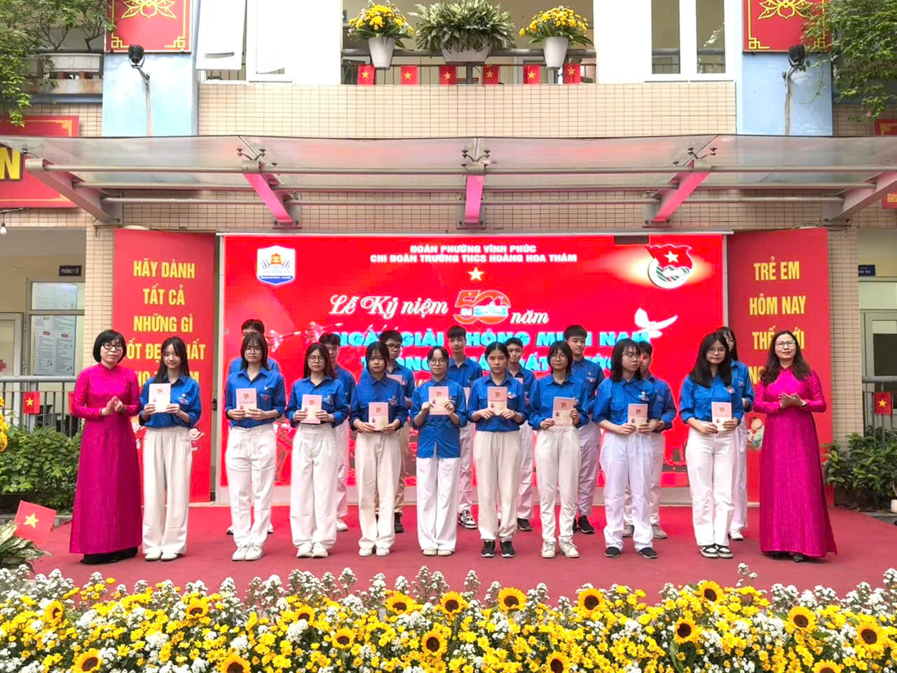Lễ kết nạp Đoàn viên đợt 2 năm học 2024-2025 - Dấu ấn khó phai