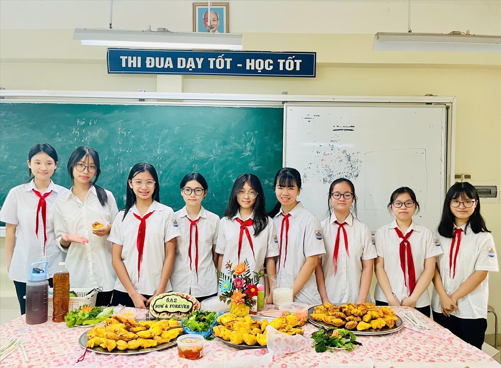Trải nghiệm làm bánh trôi và bánh gối – hoạt động ý nghĩa của lớp 8A2 trường THCS Hoàng Hoa Thám