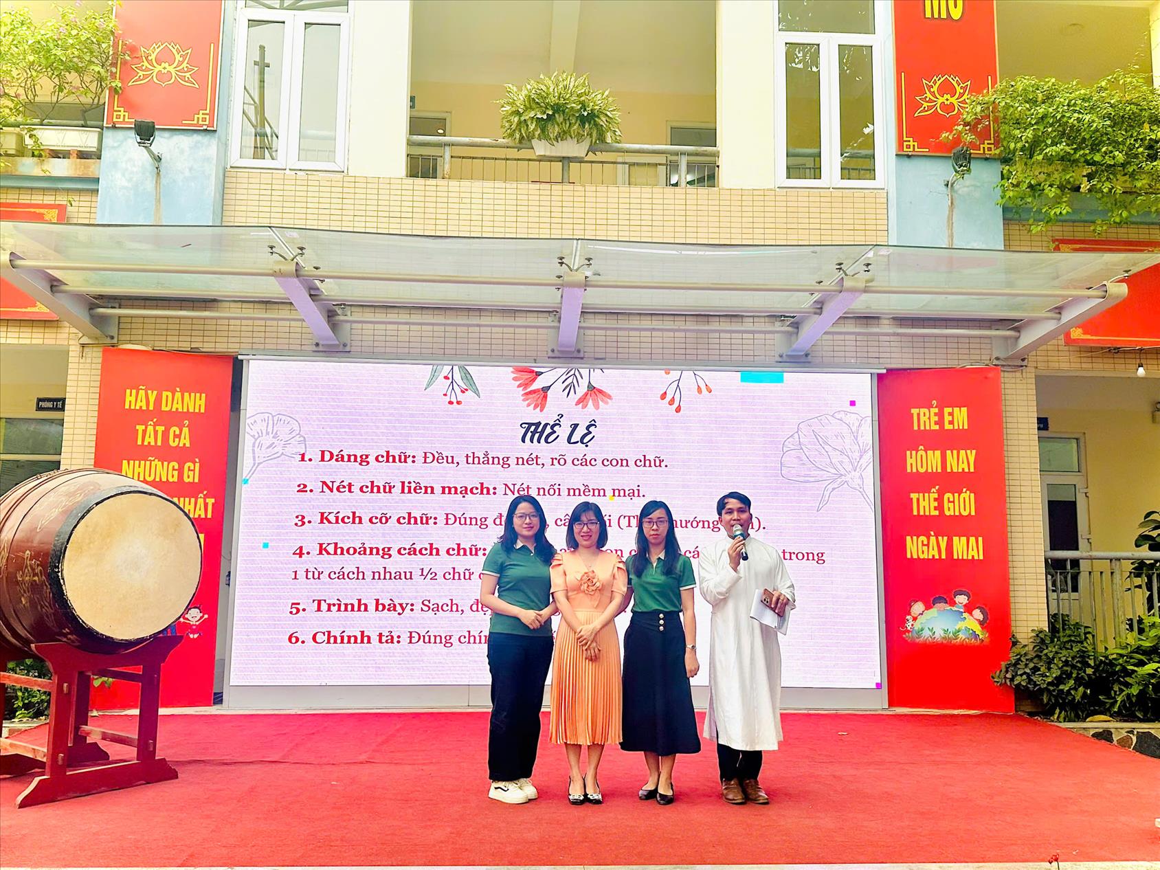 Học sinh lớp 6A3 hào hứng với cuộc thi viết chữ đẹp “Nét chữ - Nết người”