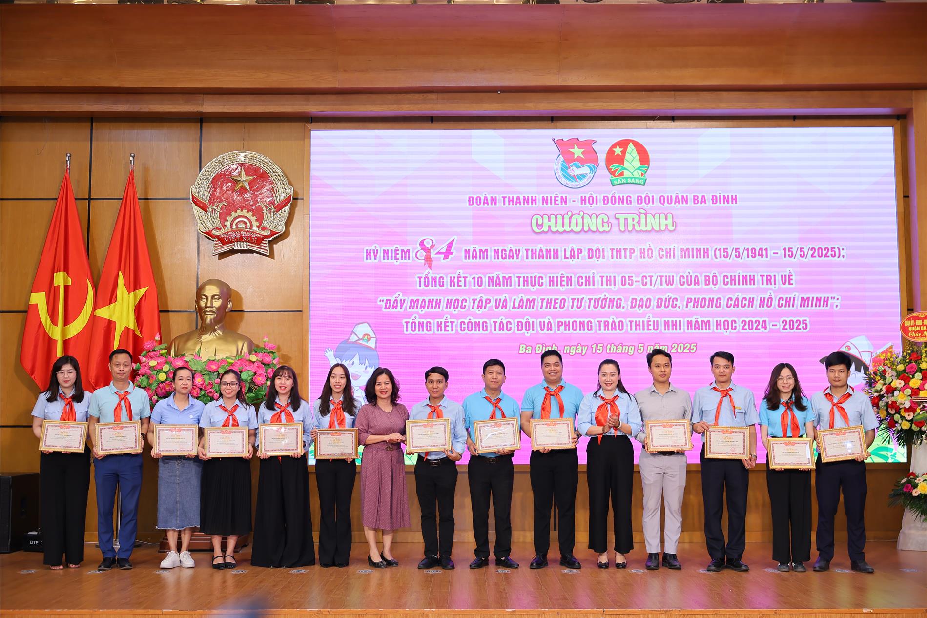 Liên Đội trường THCS Hoàng Hoa Thám viết tiếp truyền thống Đội thiếu niên tiền phong Hồ Chí Minh trong chặng đường 84 năm xây dựng và trưởng thành.