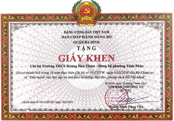 Chi bộ Trường THCS Hoàng Hoa Thám được Quận ủy Ba Đình khen thưởng trong học tập và làm theo tư tưởng, đạo đức, phong cách Hồ Chí Minh