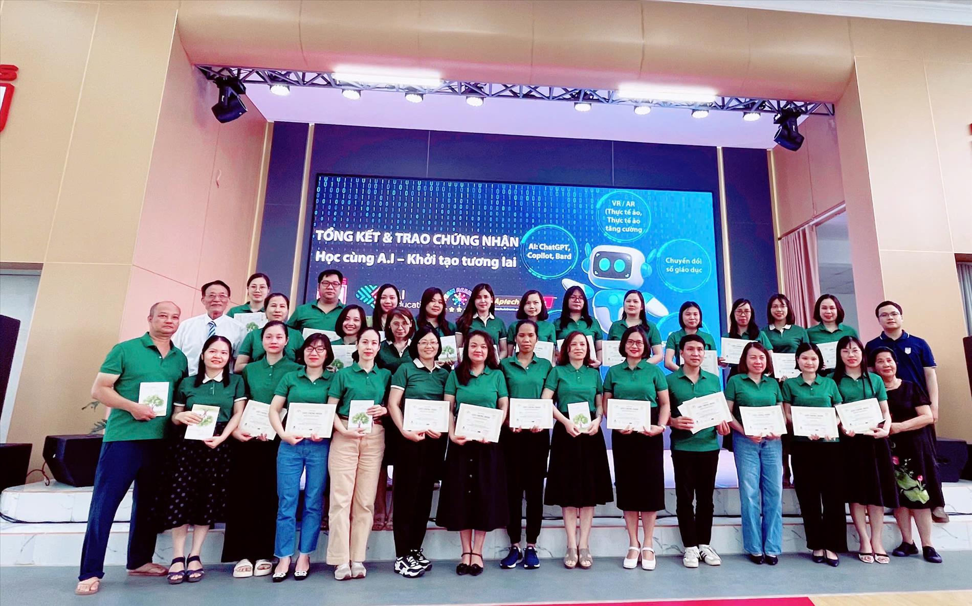Giáo viên trường THCS Hoàng Hoa Thám tích cực tham gia tập huấn công nghệ thông tin – Khai mở sức mạnh giáo dục thời AI.
