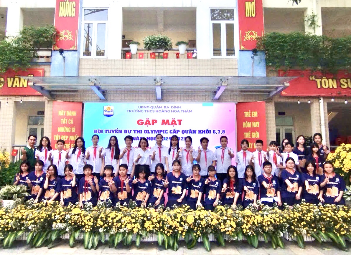 Niềm vui của cô trò lớp 6A1 chúng mình trong chương trình tổng kết trao giải cuộc thi Olympic các môn văn hoá và khoa học, hội thi viết chữ đẹp.
