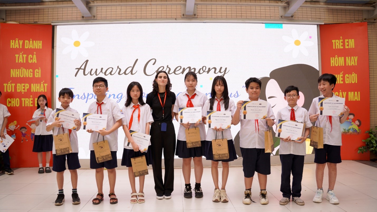 Rực rỡ sắc màu tri thức – Lễ bế mạc chương trình bổ trợ Tiếng Anh và Trao giải TOEFL Junior tại Trường THCS Hoàng Hoa Thám