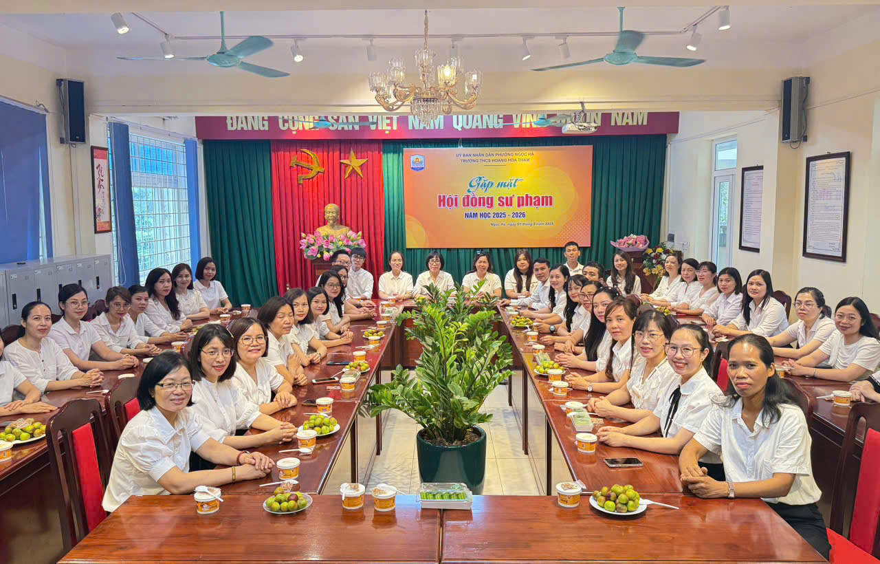 Trường THCS Hoàng Hoa Thám gặp mặt hội đồng sư phạm đầu năm - Khởi đầu ấm áp cho một năm học đặc biệt.