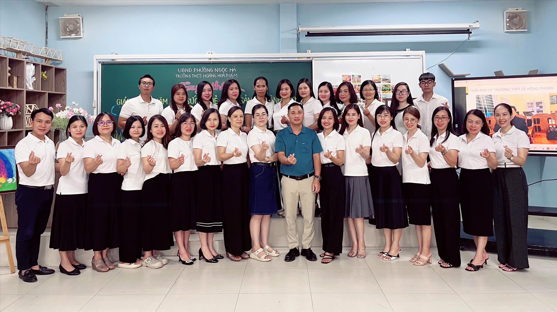 Trường THCS Hoàng Hoa Thám- Phường Ngọc Hà- Hà Nội tổ chức buổi truyền thông chuyên đề: giáo dục sức khỏe vị thành niên”