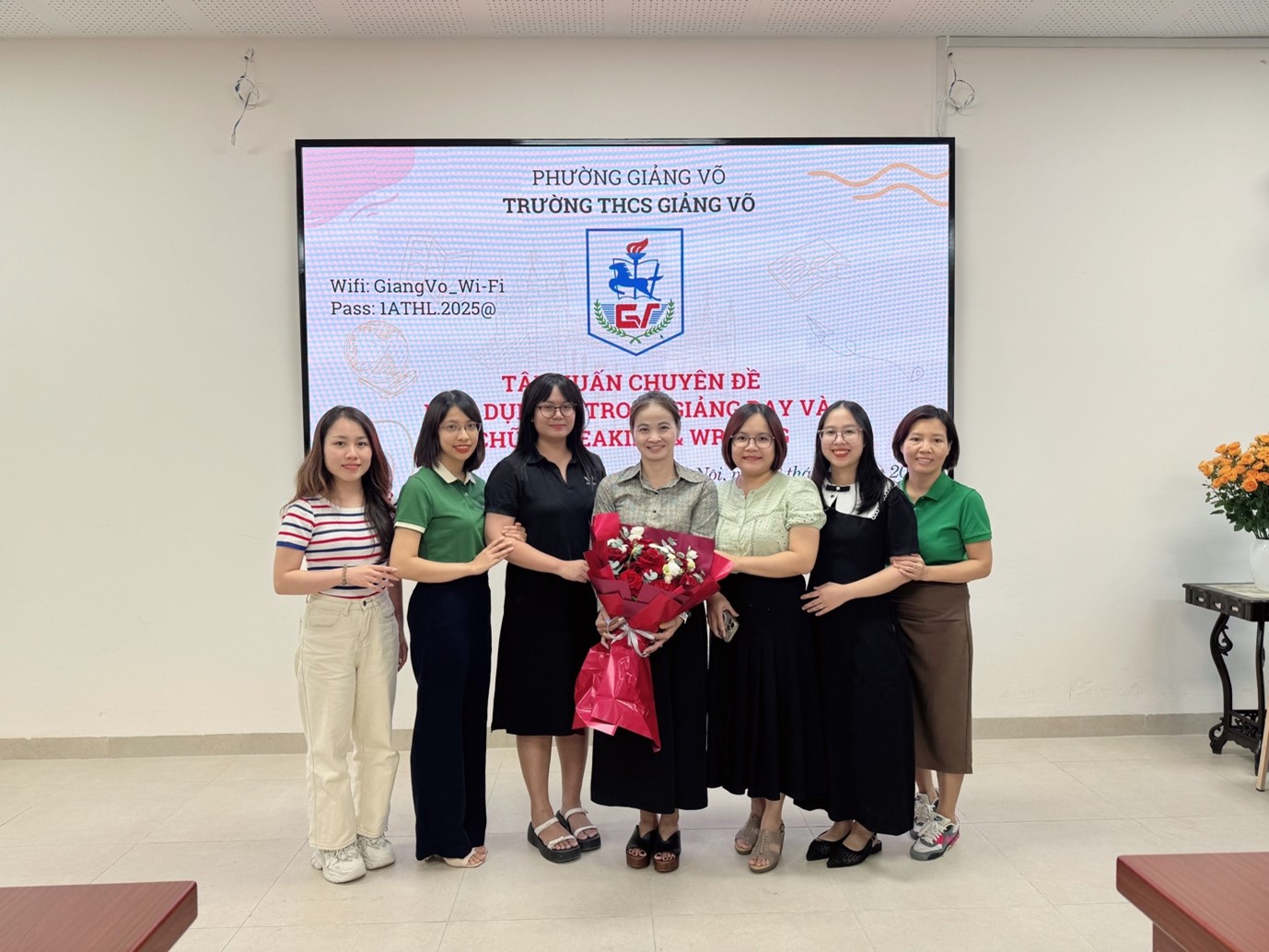 Tổ Ngoại Ngữ Trường THCS Hoàng Hoa Thám Tham Gia Tập Huấn Chuyên Đề Ứng Dụng AI Trong Giảng Dạy Kỹ Năng Speaking & Writing