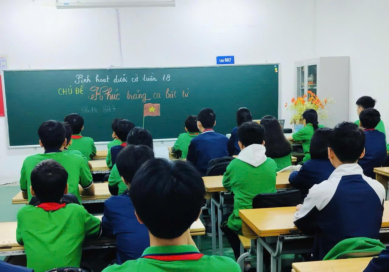 Khúc tráng ca bất tử - Khi lịch sử vang lên trong tiết sinh hoạt dưới cờ của lớp 8A7