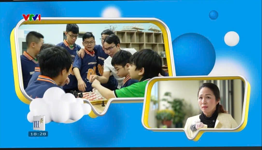 Giờ ra chơi trải nghiệm sáng tạo của cô trò lớp 7A1 bén duyên với phóng sự VTV1 – rộn rã tiếng cười hạnh phúc