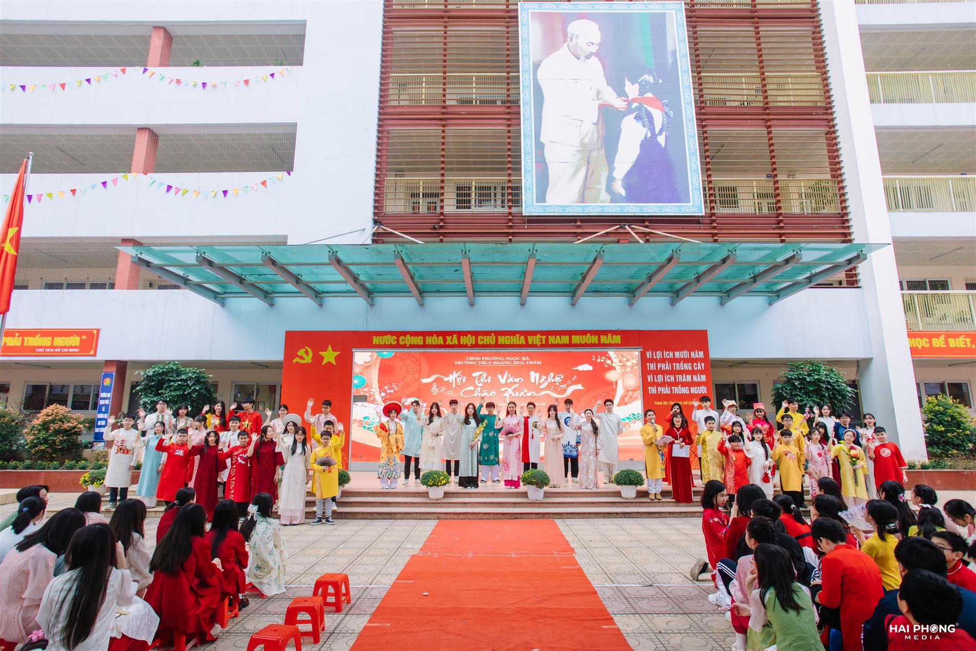 Duyên dáng áo dài – Hồn Việt tỏa sáng của học sinh trường THCS Hoàng Hoa Thám