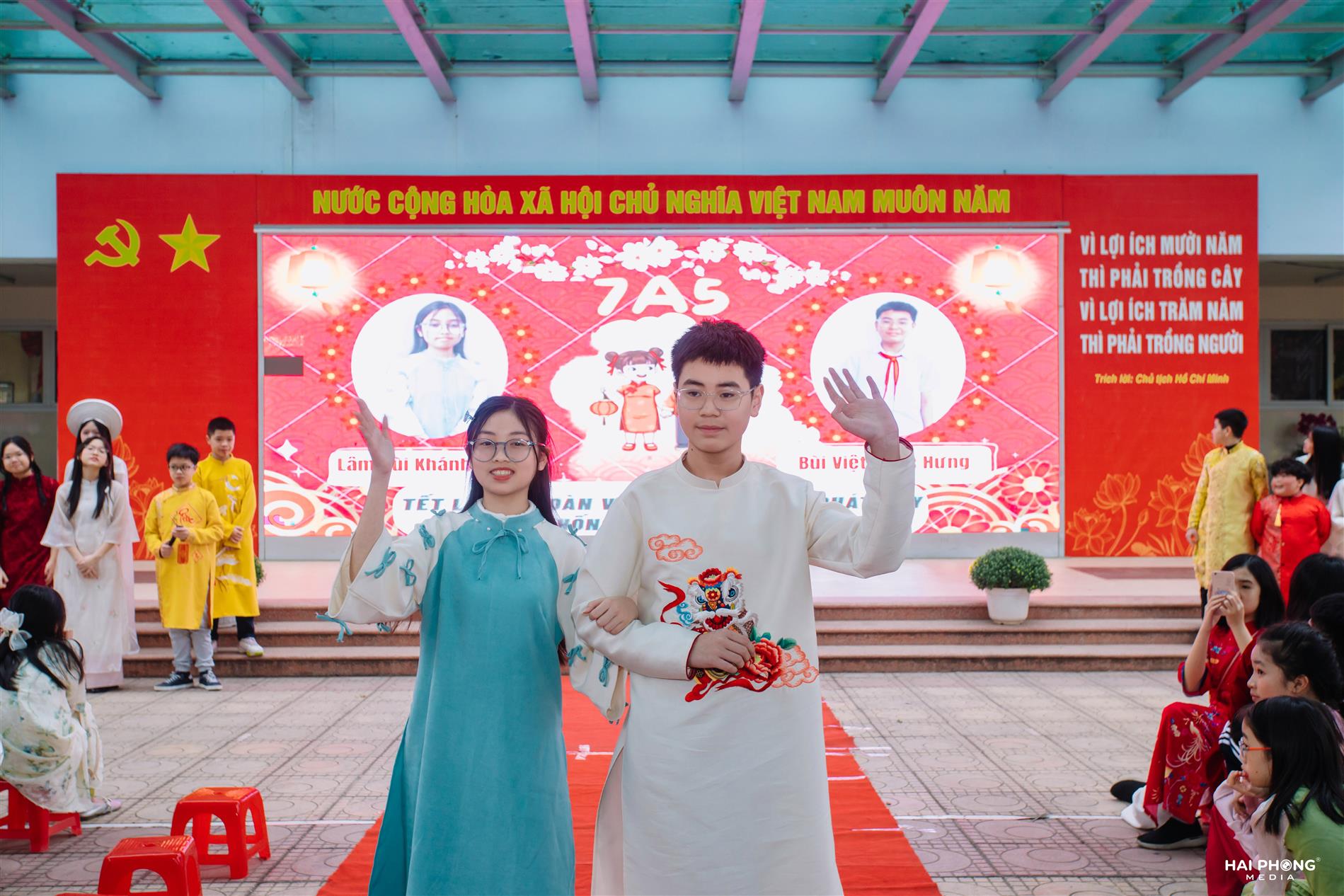 Niềm tự hào của lớp 7A5 trong phần thi “Sắc xuân áo dài Việt”