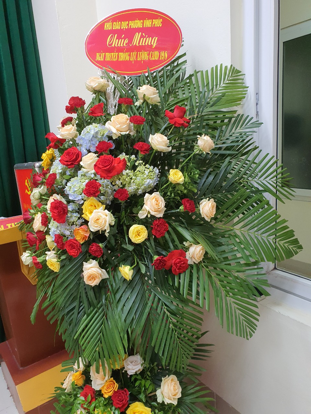 A bouquet of flowers

Description automatically generated with medium confidence