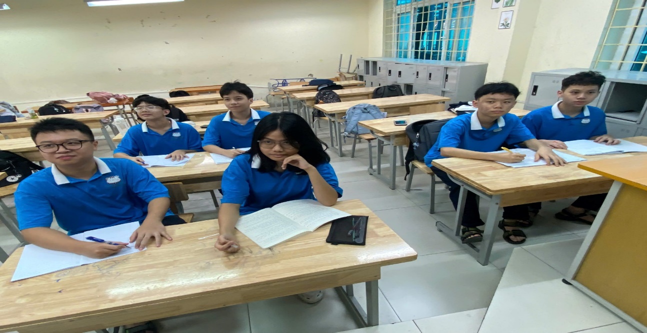 A group of people in a classroomDescription automatically generated