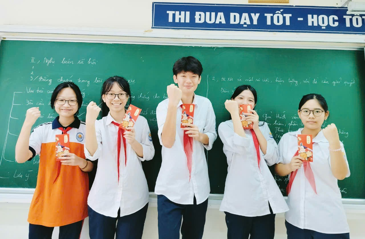 A group of people posing for a photoDescription automatically generated
