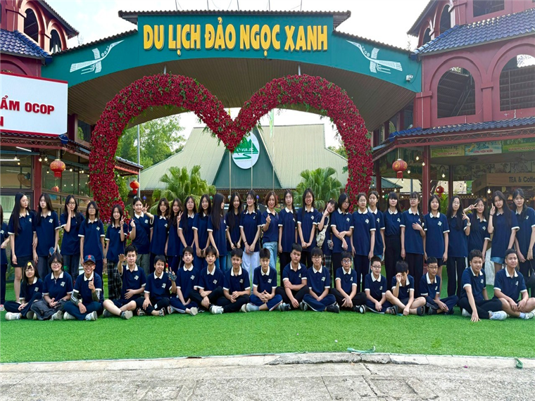 A group of people posing for a photoDescription automatically generated
