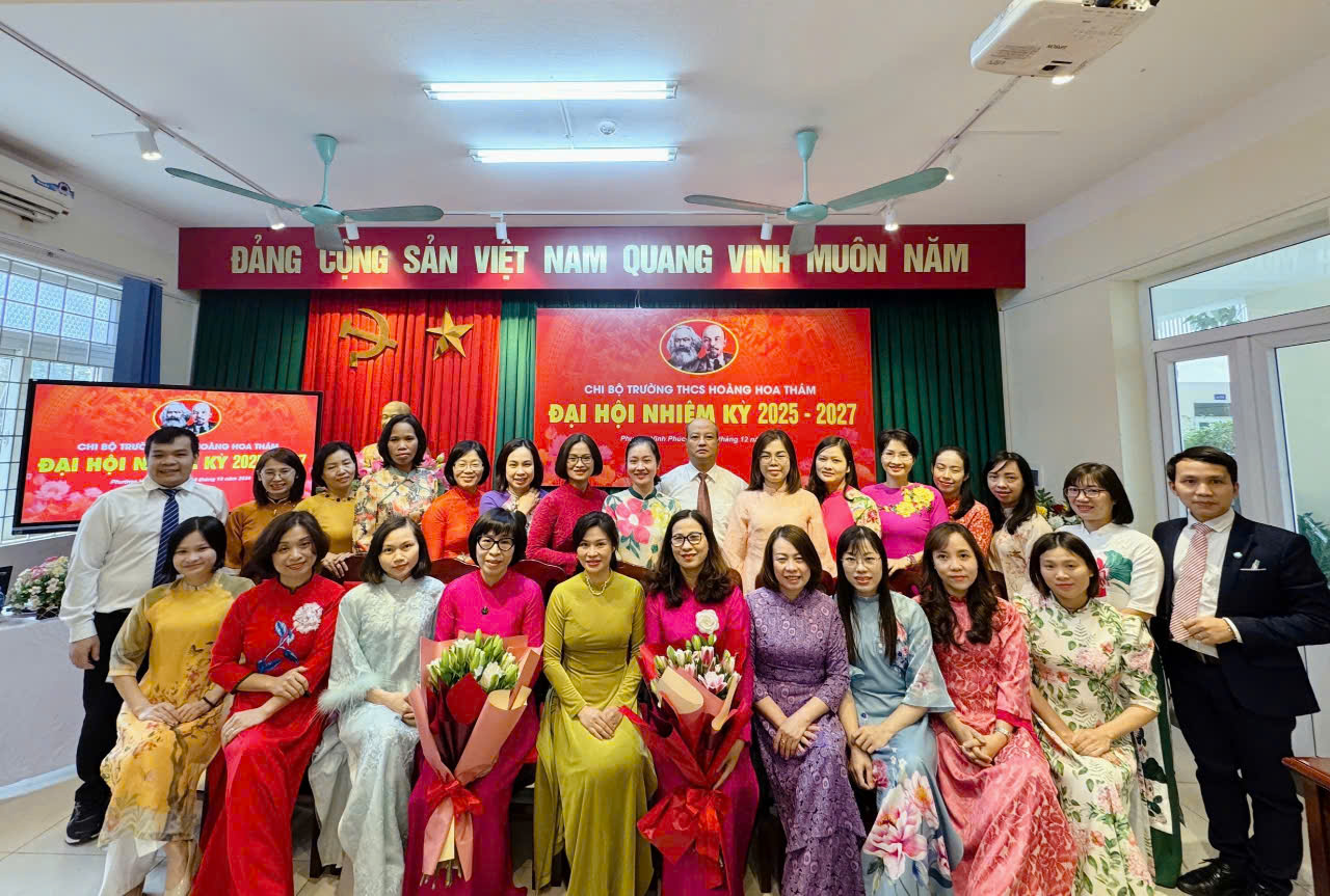 A group of people posing for a photoDescription automatically generated