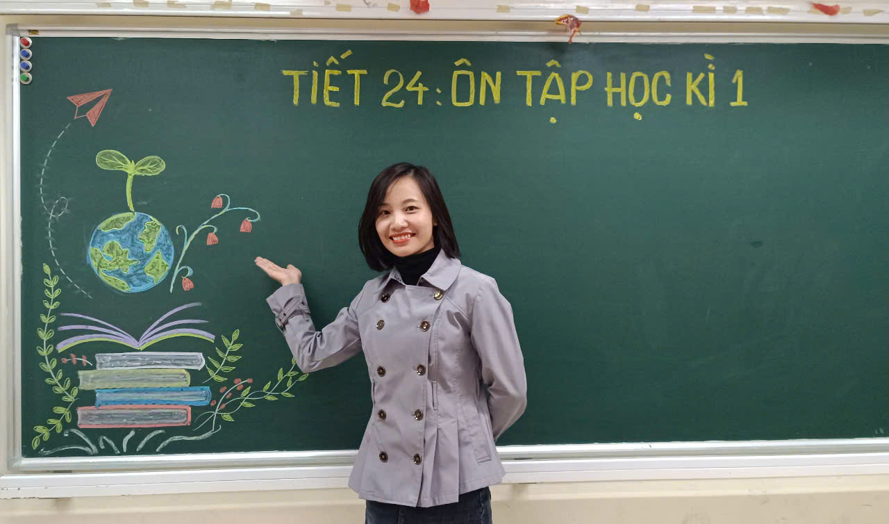 A person standing in front of a chalkboard

Description automatically generated