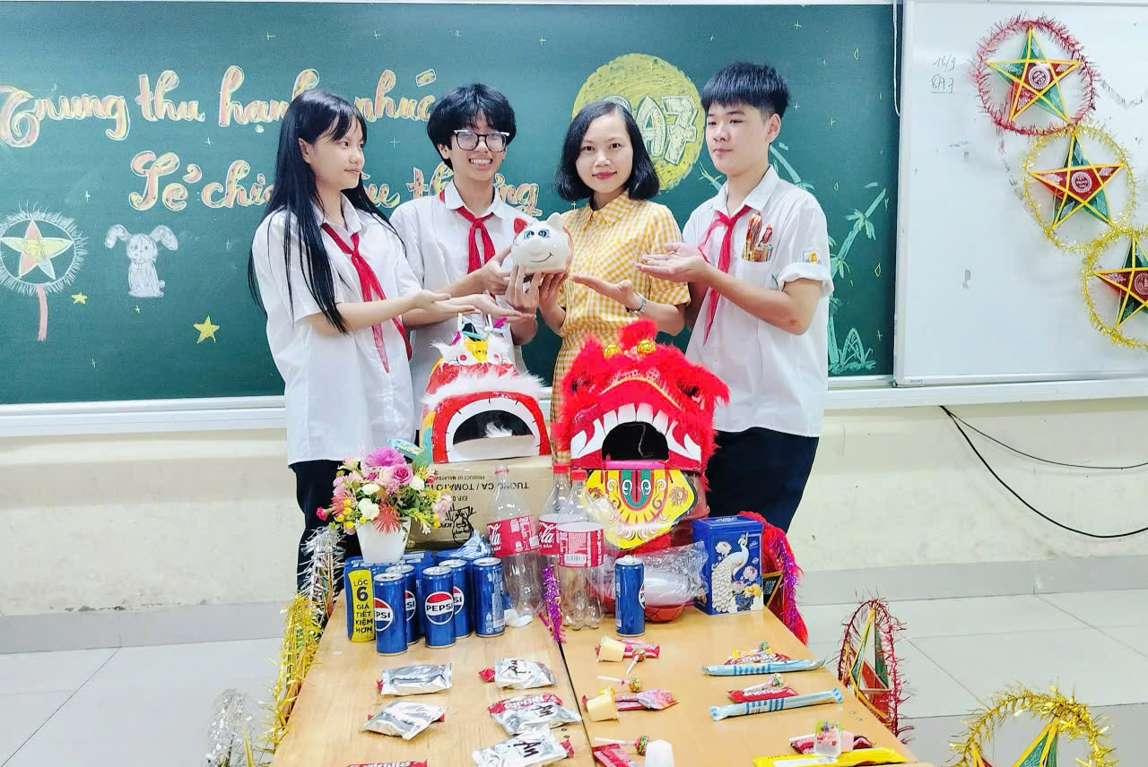 A group of people standing next to a table with food items
Description automatically generated