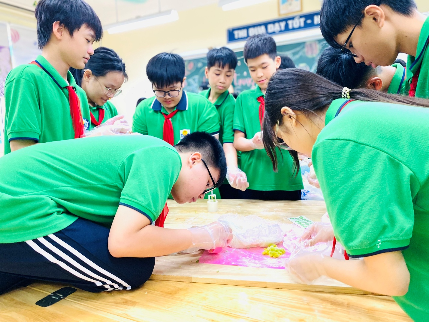 A group of people in green shirts
AI-generated content may be incorrect.