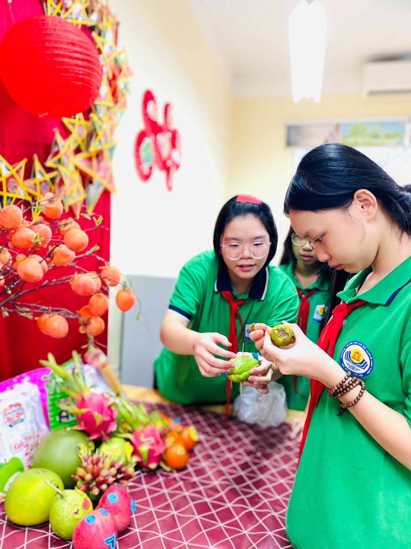 A group of people in green shirts
AI-generated content may be incorrect.