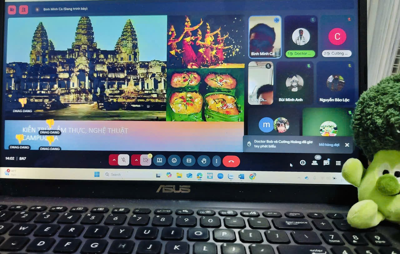 A computer screen with a keyboard
Description automatically generated