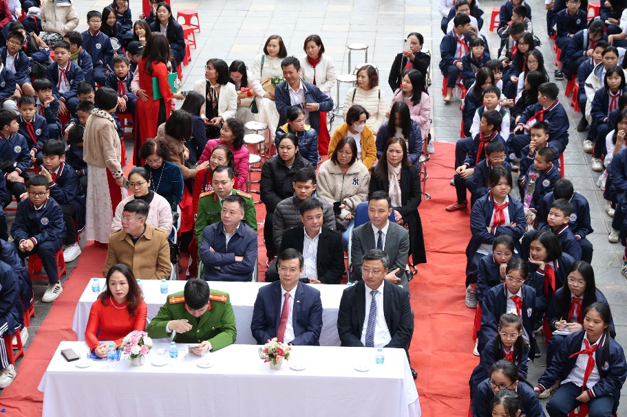 A group of people sitting at tablesAI-generated content may be incorrect.