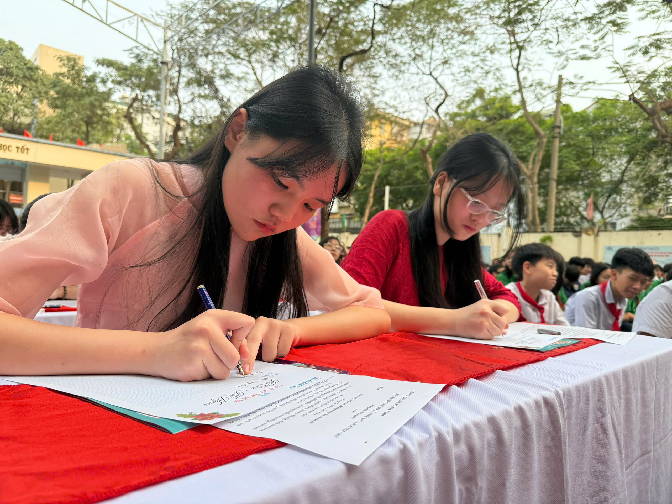 A group of people writing on paper

AI-generated content may be incorrect.