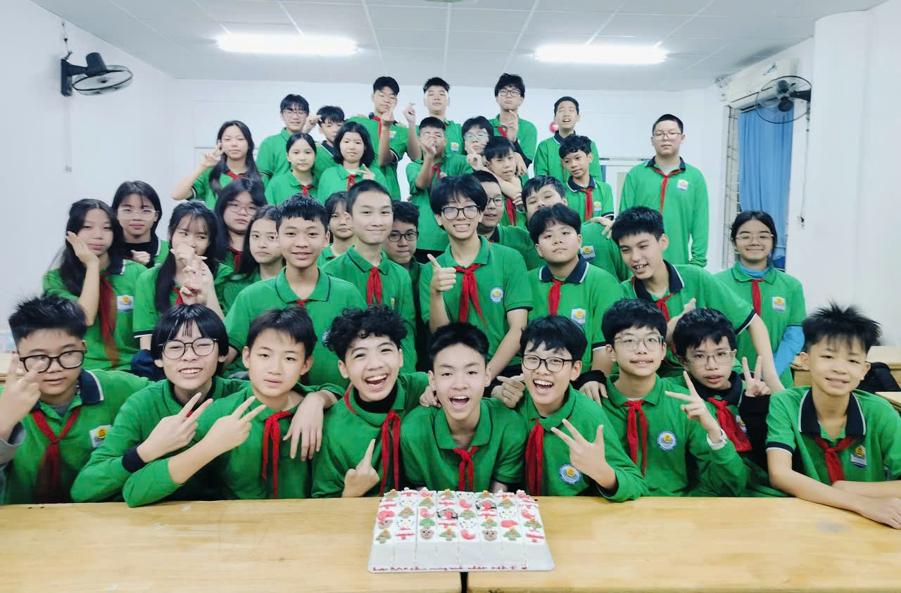 A group of people in green shirts

Description automatically generated