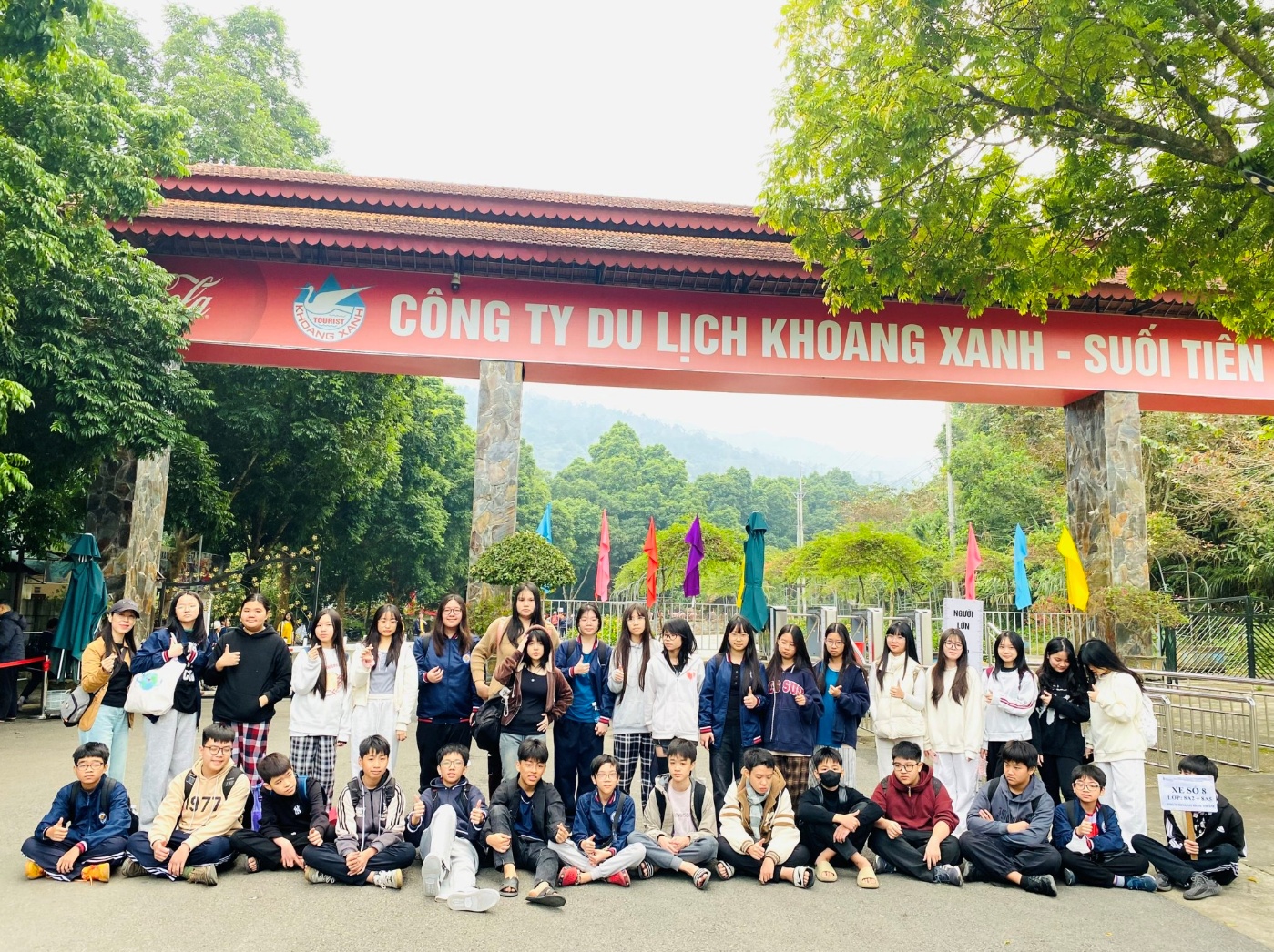 A group of people posing for a photo

AI-generated content may be incorrect.