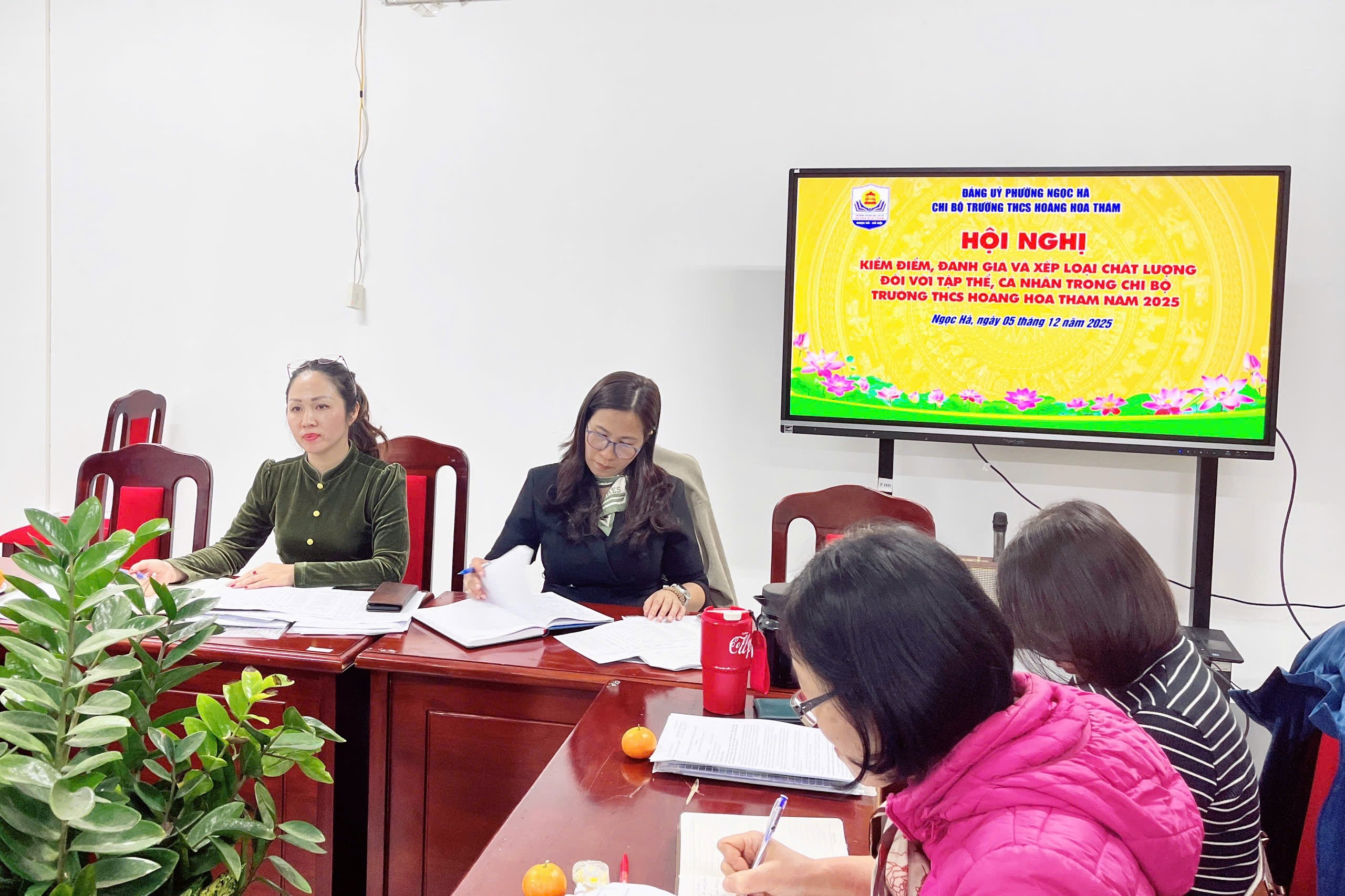 A group of people sitting at a table
Description automatically generated