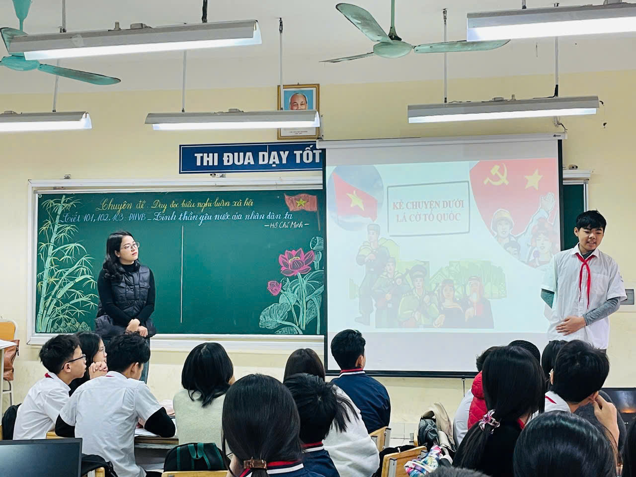 A person standing in front of a classroom with a group of people

Description automatically generated