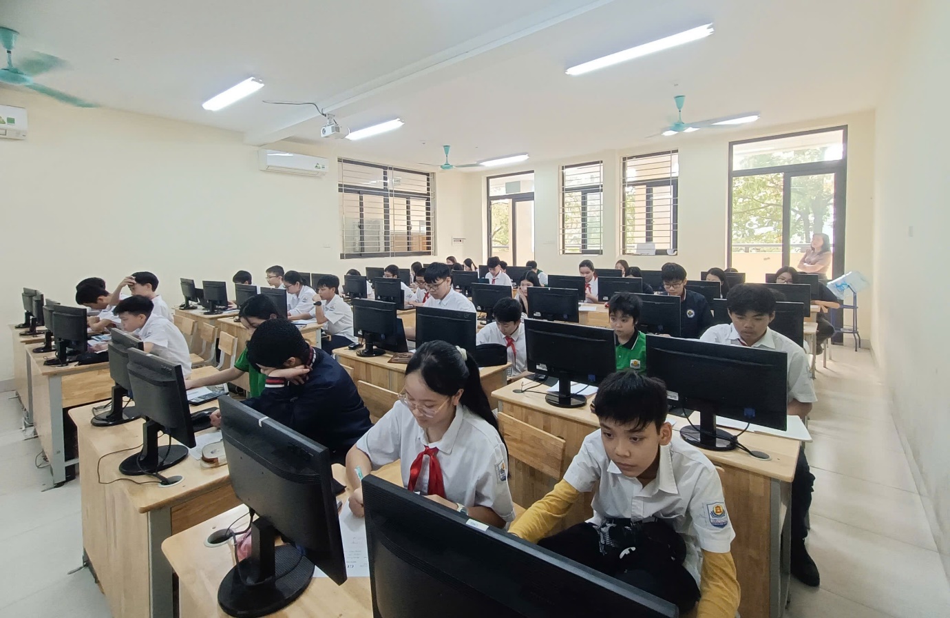 A group of people in a classroomAI-generated content may be incorrect.