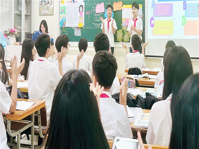 A group of students in a classroom

AI-generated content may be incorrect.