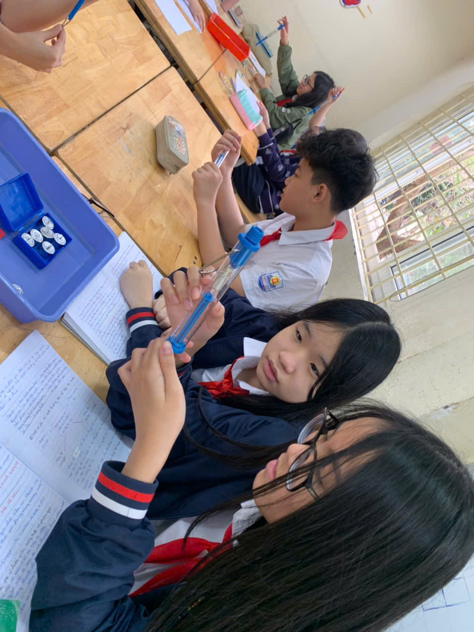 A group of people in a classroom

AI-generated content may be incorrect.