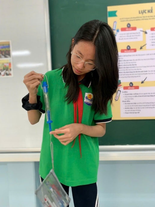 A person in a green shirt

AI-generated content may be incorrect.