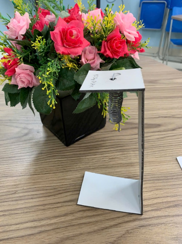 A bouquet of flowers on a table

AI-generated content may be incorrect.