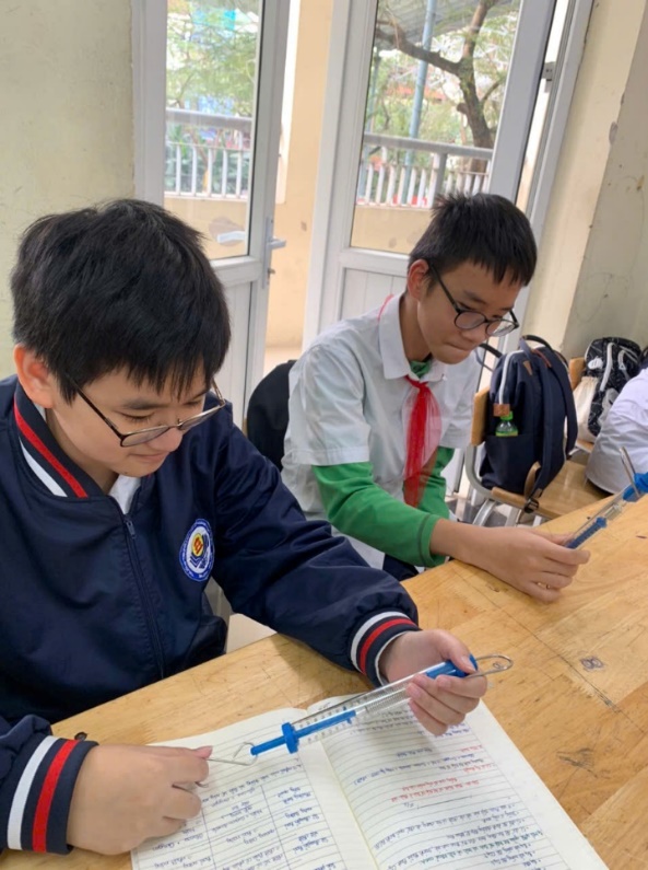 A group of boys sitting at a table

AI-generated content may be incorrect.