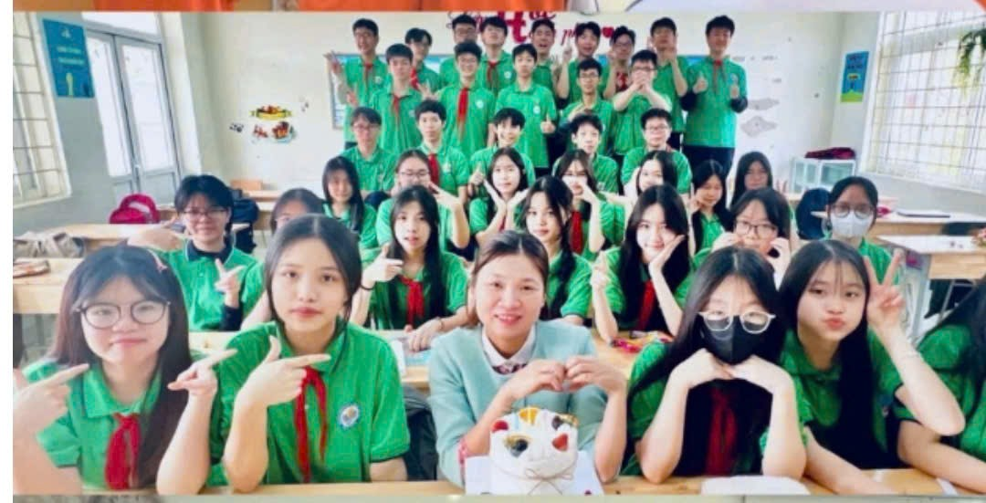 A group of people in green shirts

Description automatically generated